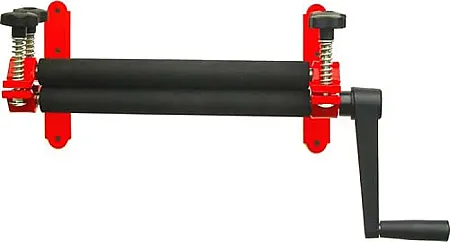 Ο Στίφτης Πανιών - Δερμάτων (κωδικός ΑΠ-019020) είναι ένα εξειδικευμένο μηχάνημα σχεδιασμένο για την αποτελεσματική αποστράγγιση και αφαίρεση υγρών από δέρματα, πανιά και παρόμοια υλικά.