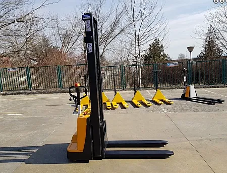 LIFT 10 1025C ηλεκτρικό στακερ 1000 κιλά ανύψωση στα 2.5 μέτρα