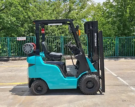 Υγραεριοκίνητο μηχάνημα αντιβάρου ΚΛΑΡΚ 1500Kg