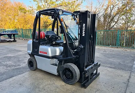 Υγραεριοκινητα Κλάρκ NISSAN τρίπλεξ 2500 τόνους 4.30 ύψος με πλάγια μετατόπιση