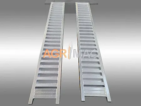 2 Ράμπες αλουμινίου μήκους 2500mm για λαστιχοφόρο ή ερπυστριοφόρο μηχάνημα απόβαρου 3000kg