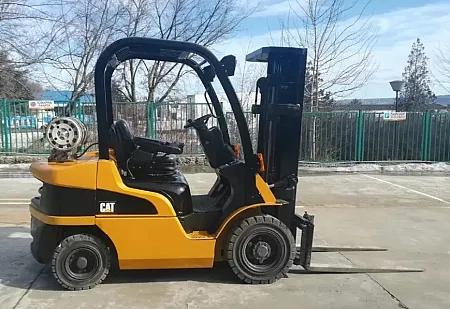 Kλάρκ caterpillar 2500 kg με κινητήρα Nissan k25 αέριο 4.75μέτρα