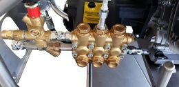 Πλυστική Μηχανή Κρύου Νερού υψηλής πίεσης με βενζινοκινητήρα 15hp 250bar 1020Lt/h made in italy